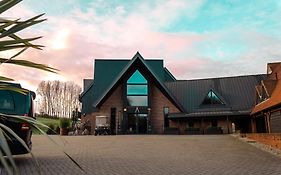 Cave Hotel near Canterbury